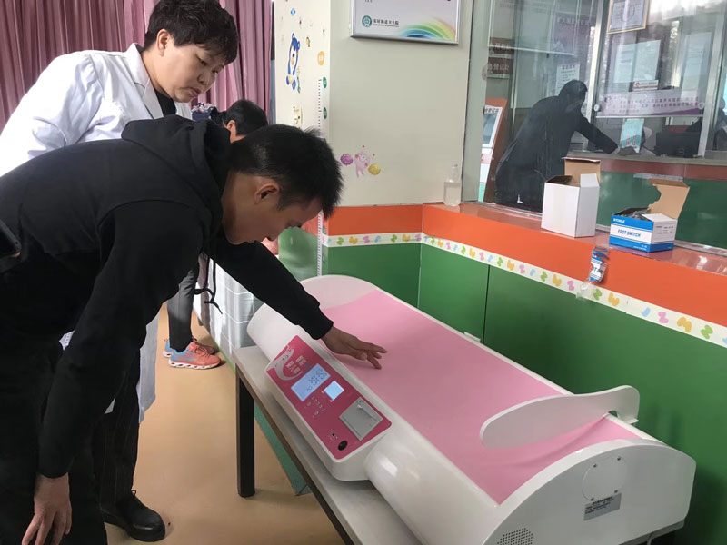 上禾醫(yī)用嬰兒體重秤應(yīng)用實拍
